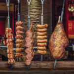 Brochette de brochettes Des brochettes préparées par Gril Arts et Terroir, prêtes à être grillées.